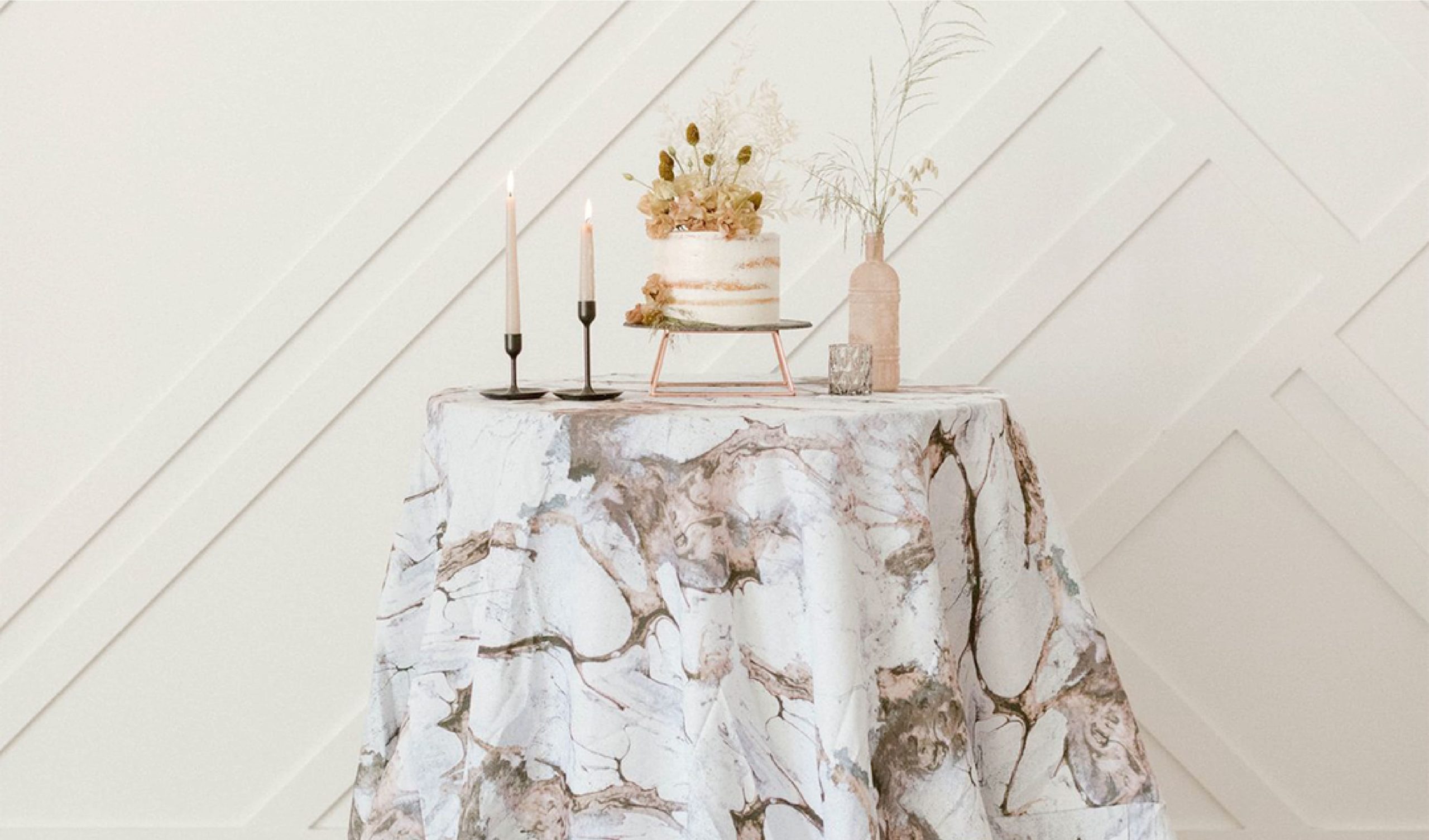 image of a table that matches a vintage wedding theme décor 