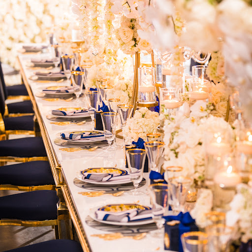Blue-And-Gold-Table-Scape