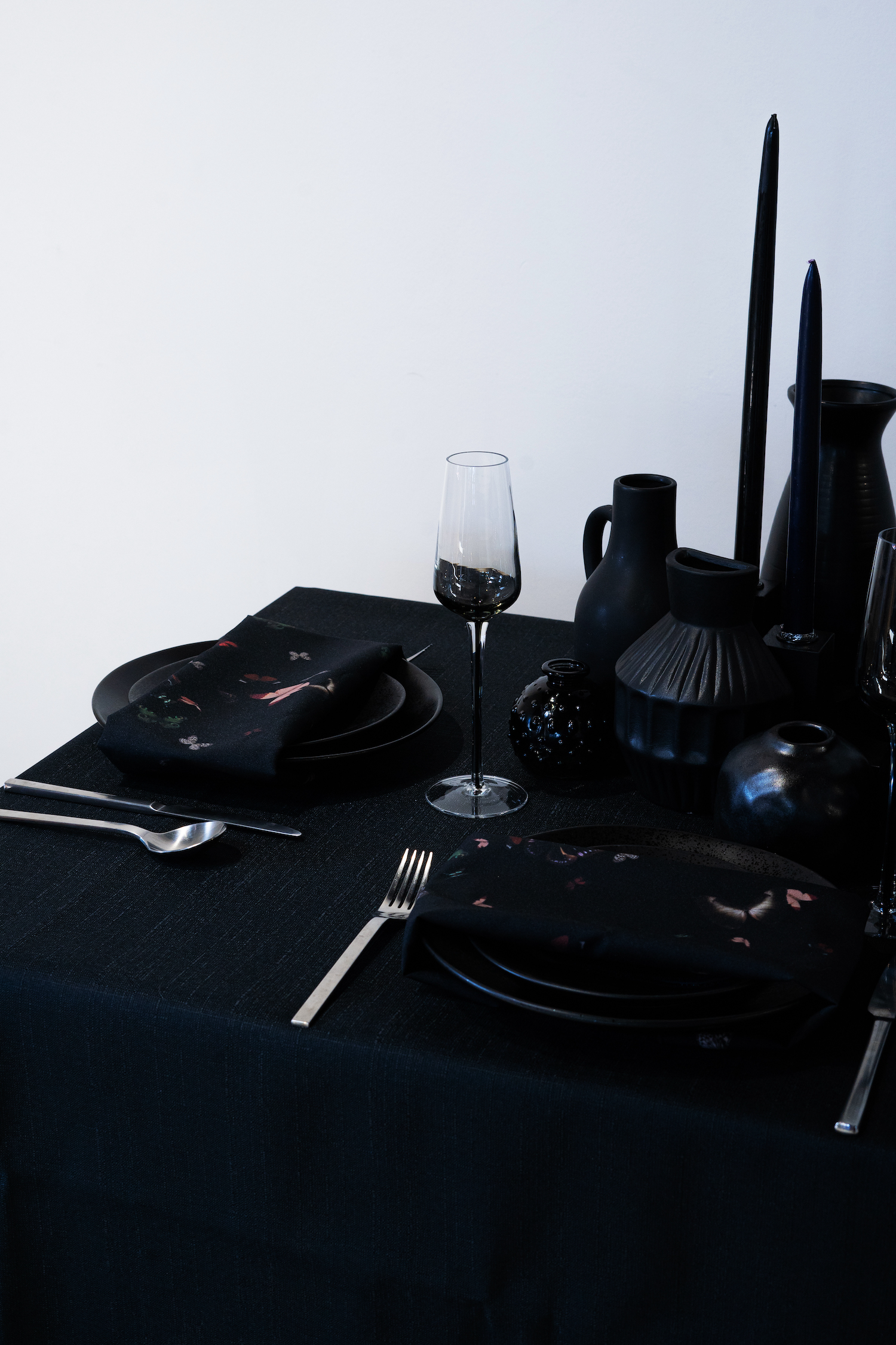 Black-table linen-napkin