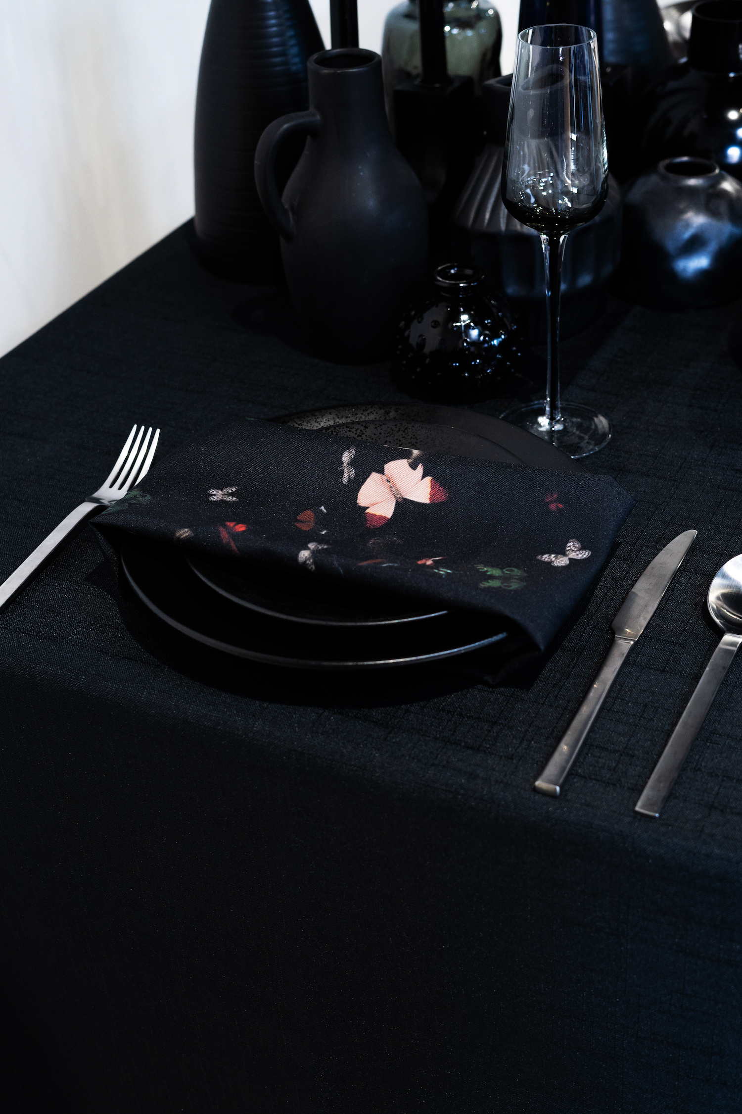 Black-table linen-napkin